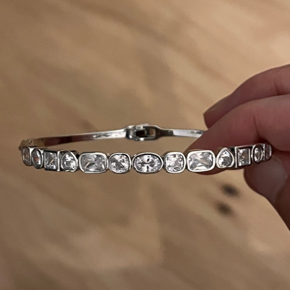 New bezel set cubic zirconia bangle bracelet - Picture 3 of 4